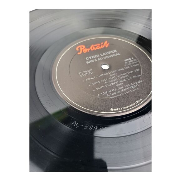 Cindy Lauper She's So Unusual Vinyl Record 1983 First Press 38930 Portrait - Picture 9 of 13